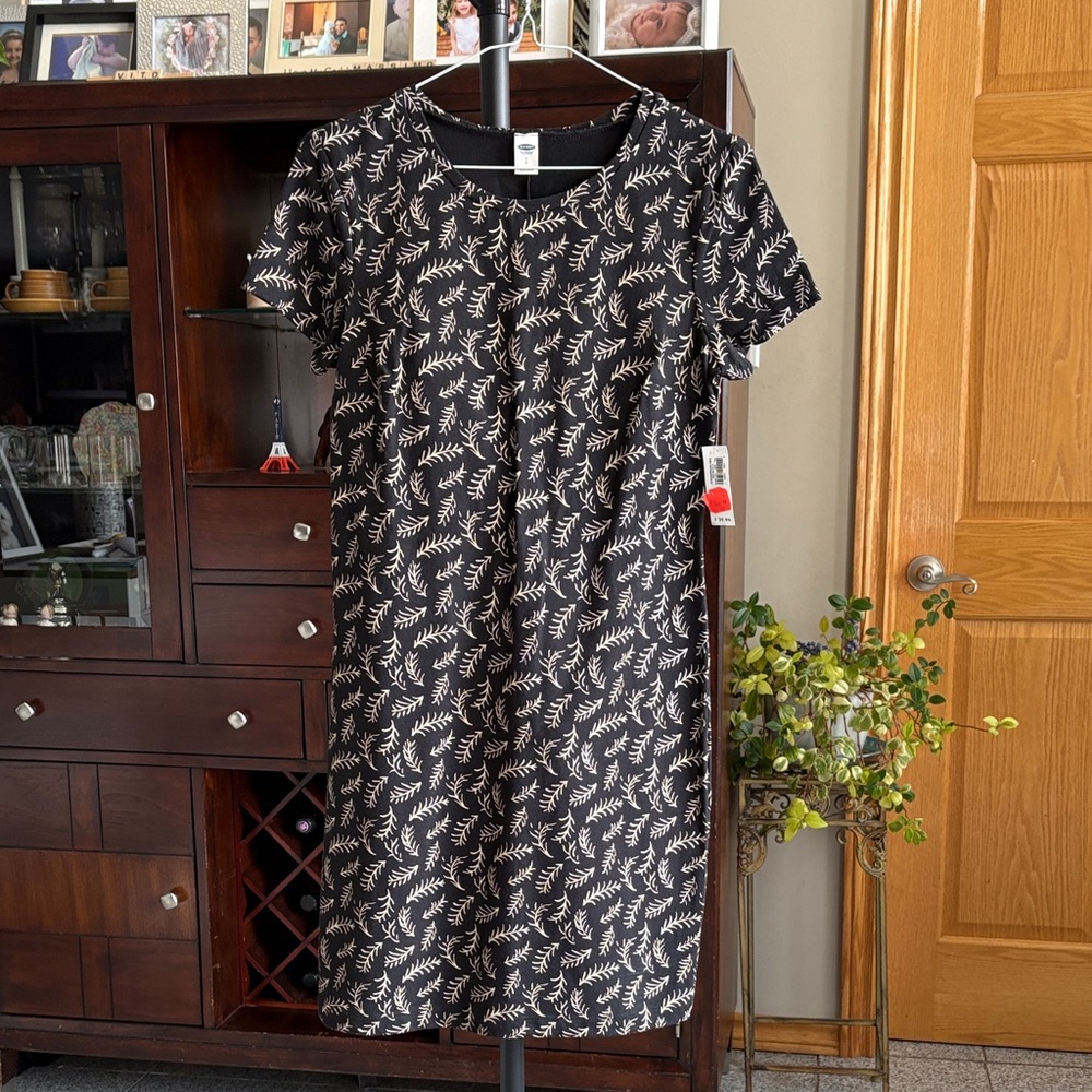 Old Navy Black and Cream Leaf Print Midi Dress